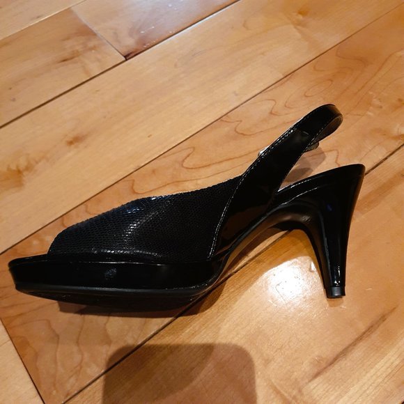 BANDOLINO *USED ONCE* Black sling back heels Sz 6M EUC - Picture 9 of 9